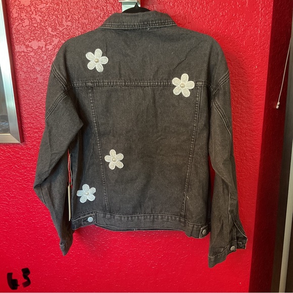 Black Denim Jacket with White Daisy and bead Accents, by Blue Velvet size medium - Picture 11 of 13
